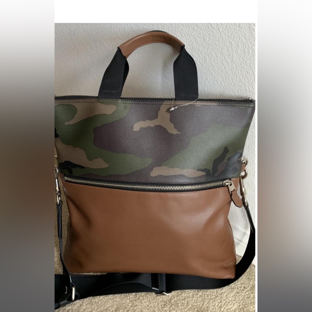 Signature canvas Camo leather (coach)tote